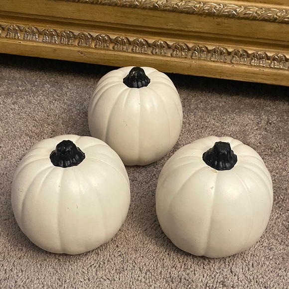 7” Nightmare before Christmas Ashland White and Black Jack o lanterns Pumpkins - Picture 4 of 17